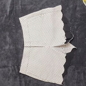 ELLE Scallop Hem Polka Dot Shorts *PERFECT!* Sz. 6 Black/White